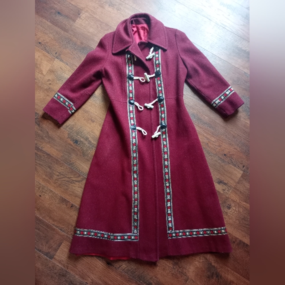 Elegant Burgundy wool coat Size Small